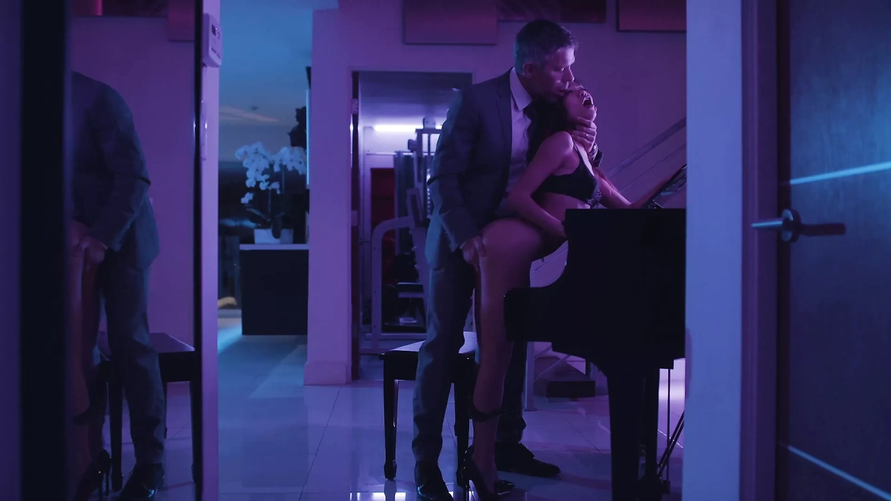 Kenna Striptiz Kulübü Kabininde Vip Sikiş